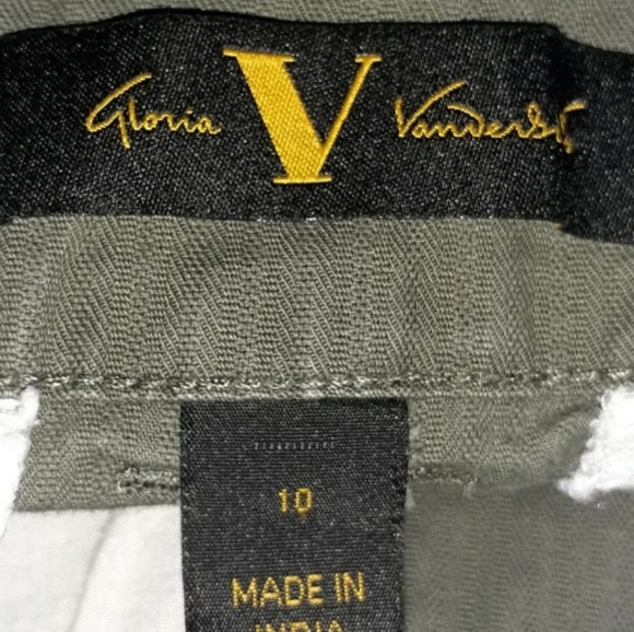 Gloria Vanderbilt Olive Green Bermuda or Skimmer Shorts Size 10 - Picture 3 of 4